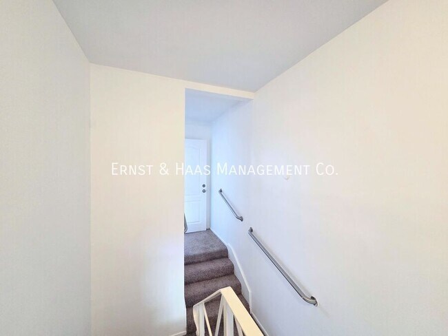 Building Photo - 873 E Turmont St