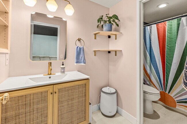 Building Photo - 3650 Avocado Village Ct