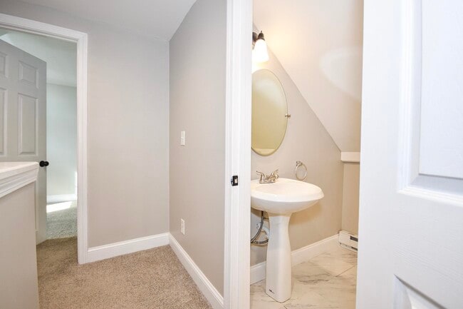 Building Photo - 5 Fern Ct