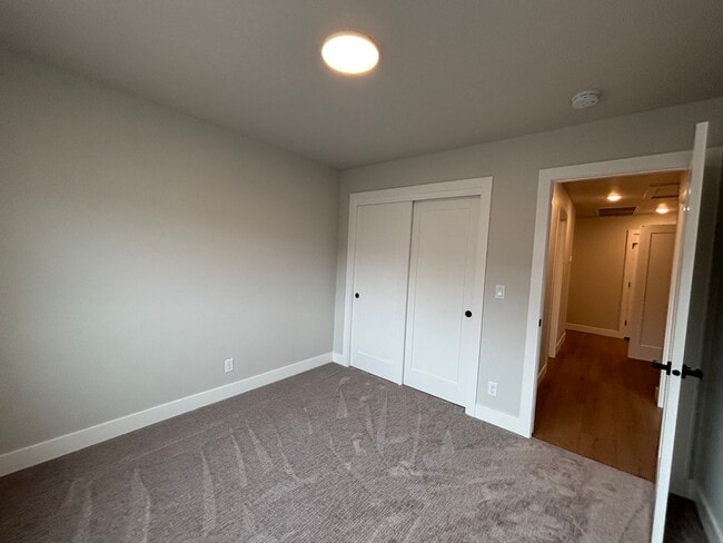 Building Photo - BRAND NEW END TOWNHOME FOR RENT + HALF OFF JANUARY RENT!
