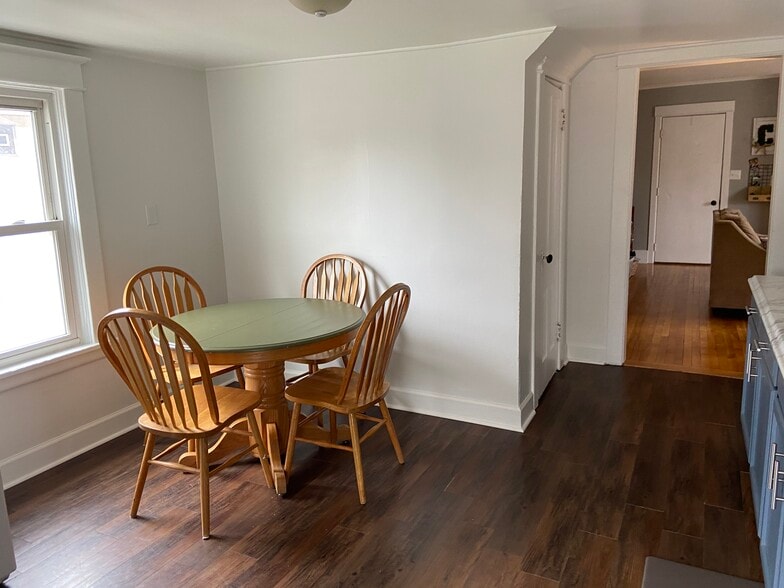 Dine in kitchen. - 479 Michigan St.