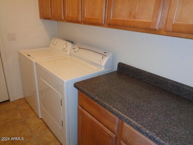 Building Photo - 22641 N Gibson Dr