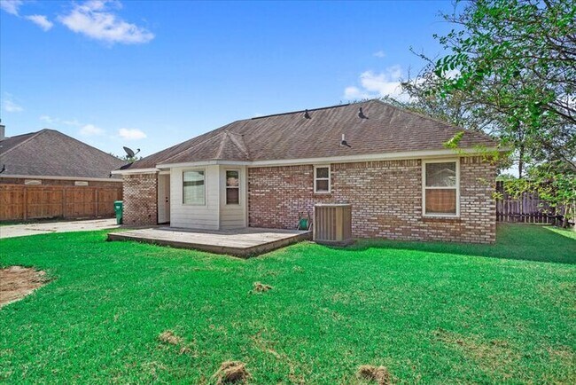 Building Photo - 15116 Rosewood St