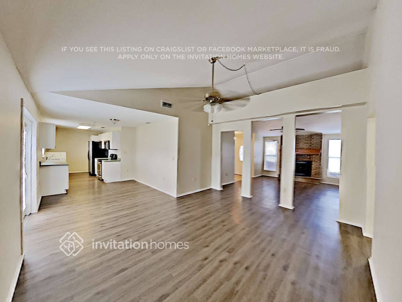 Building Photo - 1821 W Clinton Dr