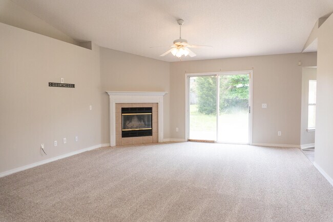 Building Photo - 465 Jillian Dr