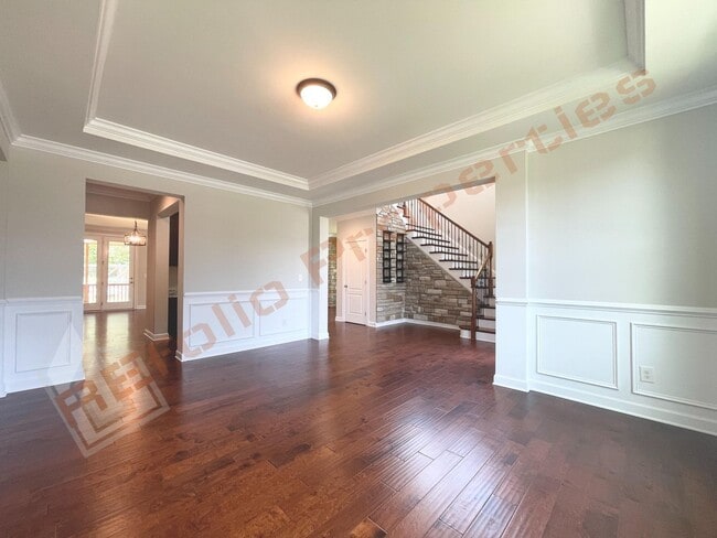 Building Photo - Gorgeous 5 Bedroom Home with First Floor In-law Suite & 3 Car Garage, Golf Course, Pool, Tennis a...