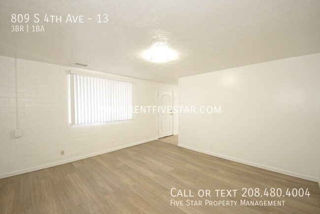 Building Photo - Collegiate Inn