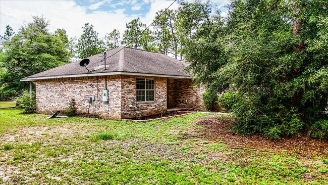 Building Photo - Charming 3 Bed / 2 Bath - Avail. 8/10/26