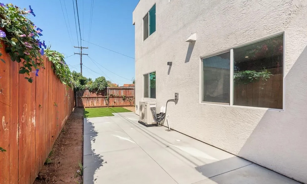 Building Photo - 1138 Atwater St