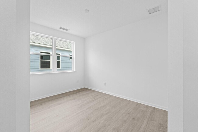 Building Photo - 9511 Paradise Dr