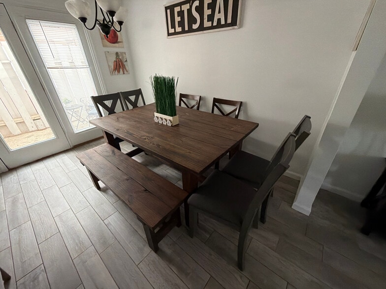 Building Photo - Room in Townhome on Mill Creek Pl