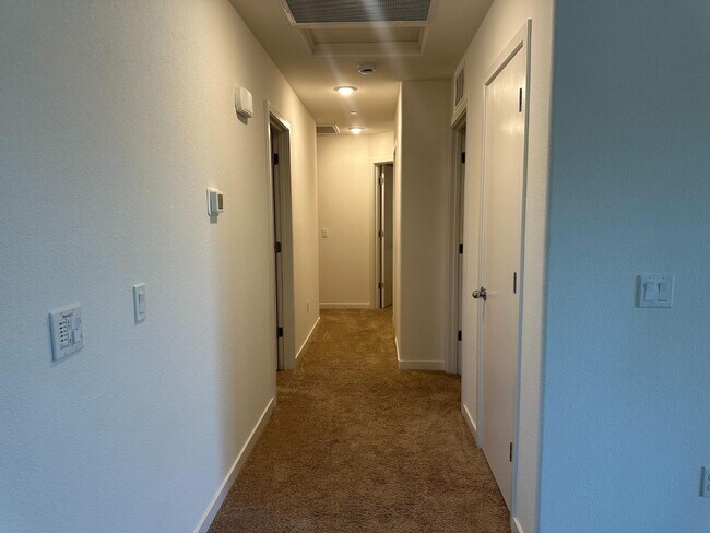 Building Photo - 395 Yandris Ct