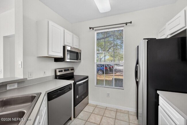 Building Photo - 13703 Richmond Park Dr N