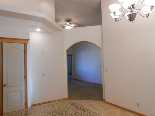 Building Photo - 1021 SW Crosscut Ct