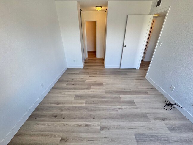 Building Photo - BRIGHT 2-BEDROOM CONDO NEAR STRIP & UNLV W/ PRIVATE BALCONY