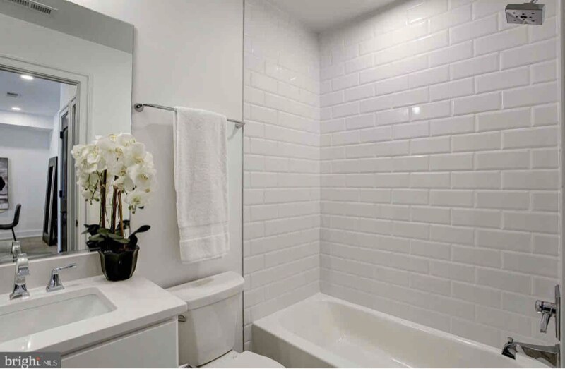 Building Photo - 838 Varnum St NW