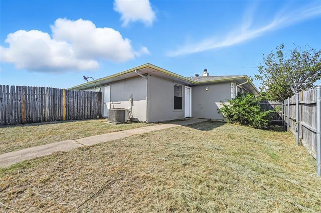 Building Photo - 3414 Colonial Dr