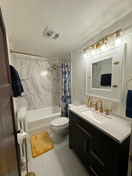 Bathroom - 821 E Pearson St