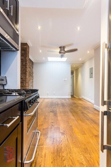 Building Photo - 437 W 53rd St