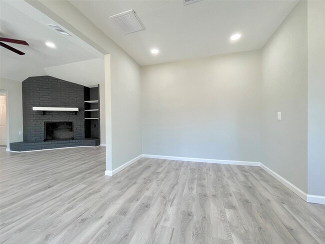 Building Photo - 10015 Old Towne Ln