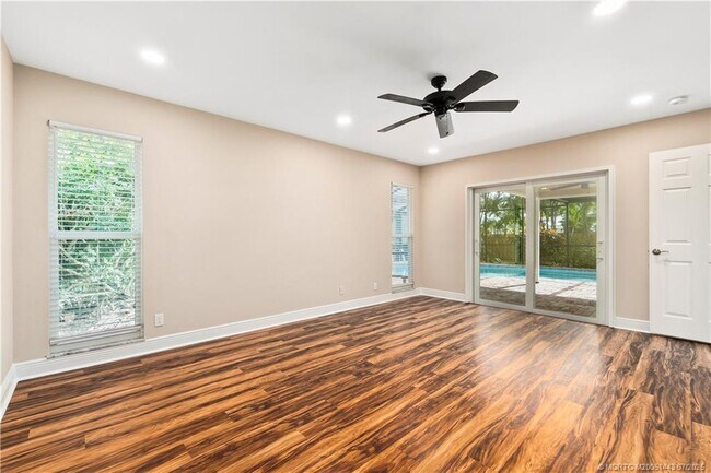 Building Photo - 7 Riverview Dr