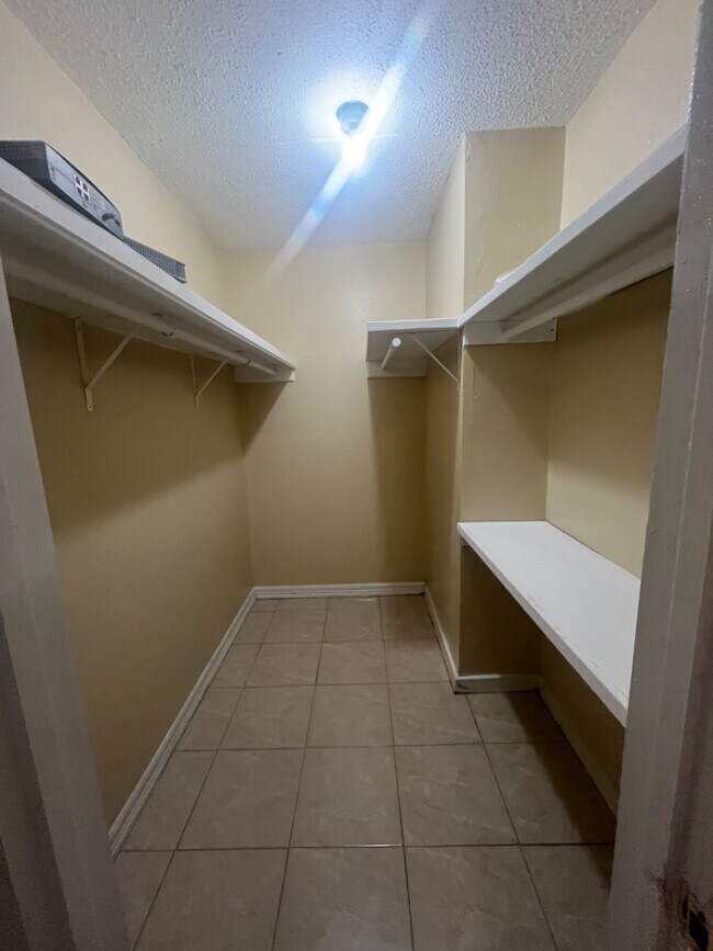 Building Photo - 3020 Floresta St