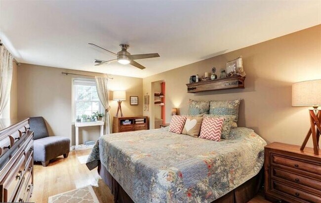 Building Photo - Gorgeous 4 BR/2.5 BA Home on a Beautiful T...