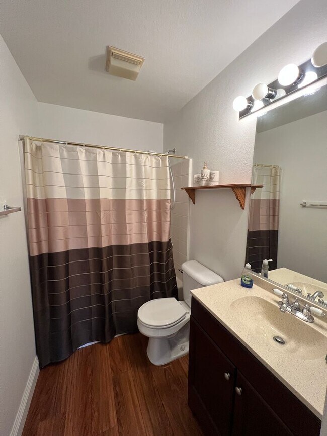 Building Photo - 5911 Golden Sunset Ct
