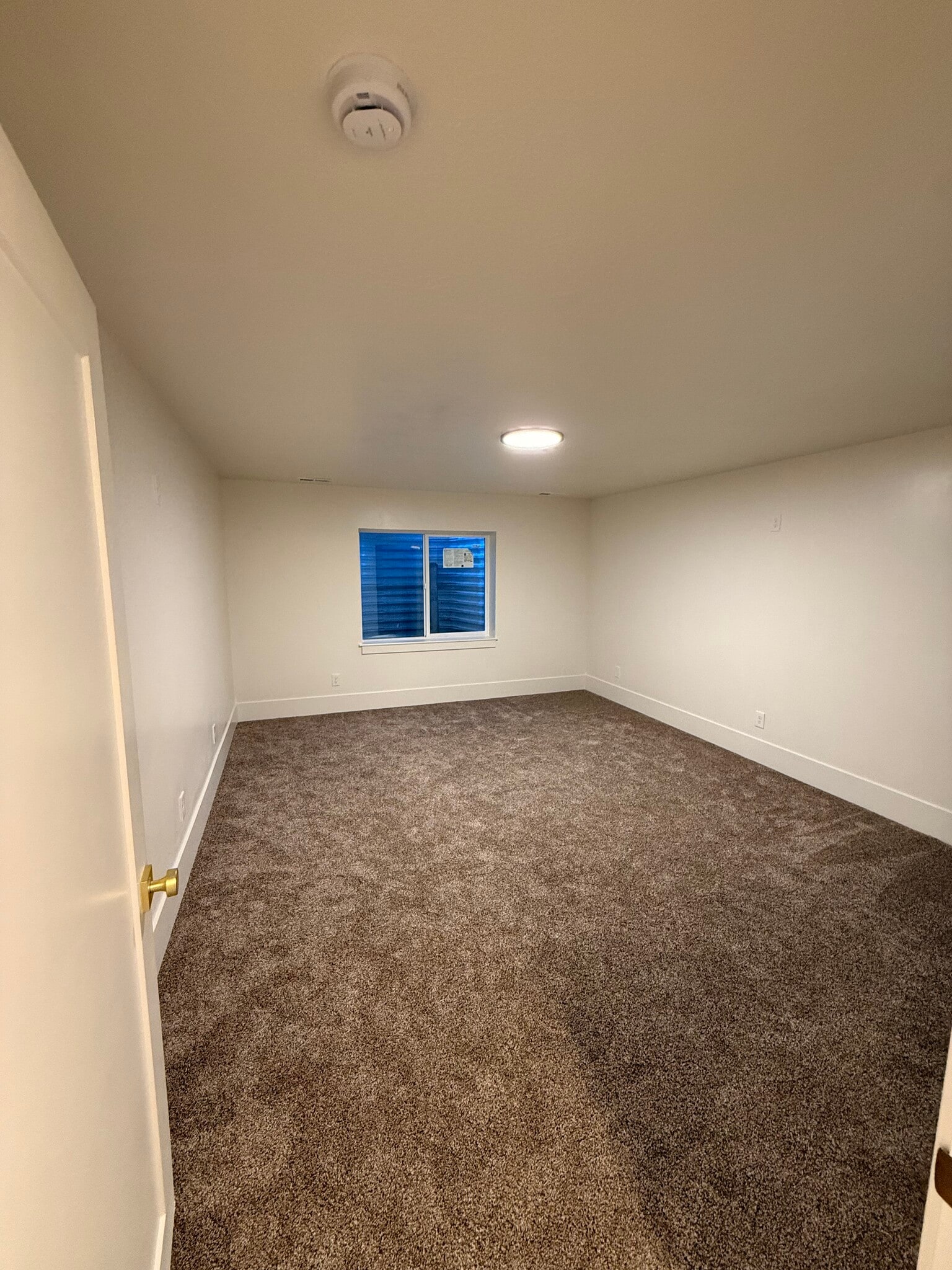 Very spacious primary bedroom - 14 N 300 E