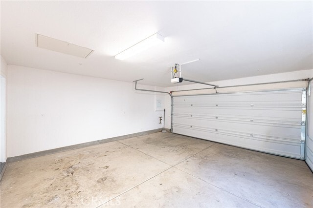 Building Photo - 3152 E Olympic Dr