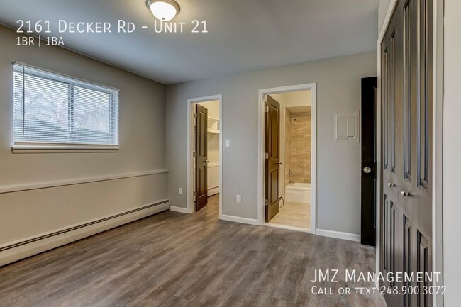 Building Photo - BEAUTIFUL UPDATED APARTMENT IN WALLED LAKE!