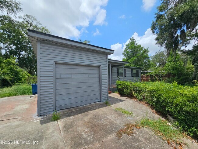Building Photo - 11226 Inez Dr