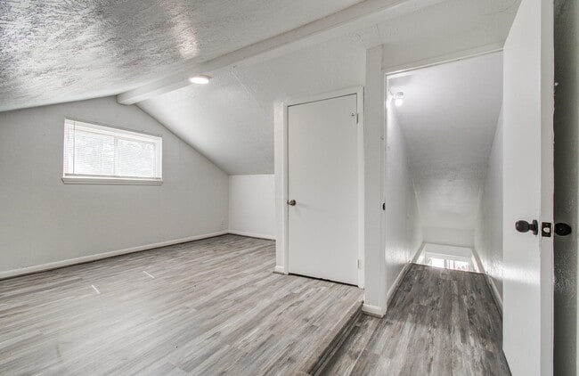 Building Photo - 494 Brandon Rd