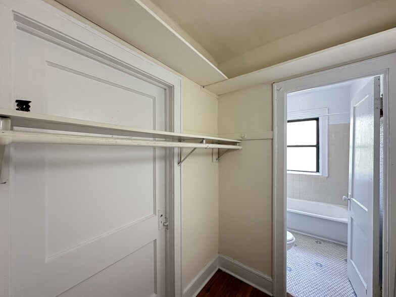 Building Photo - 2332 N Spaulding Ave