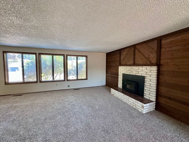 Building Photo - 970 S 55th Pl