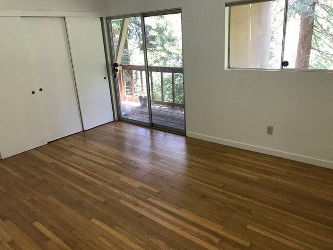 Building Photo - 1721 Arrowhead Dr