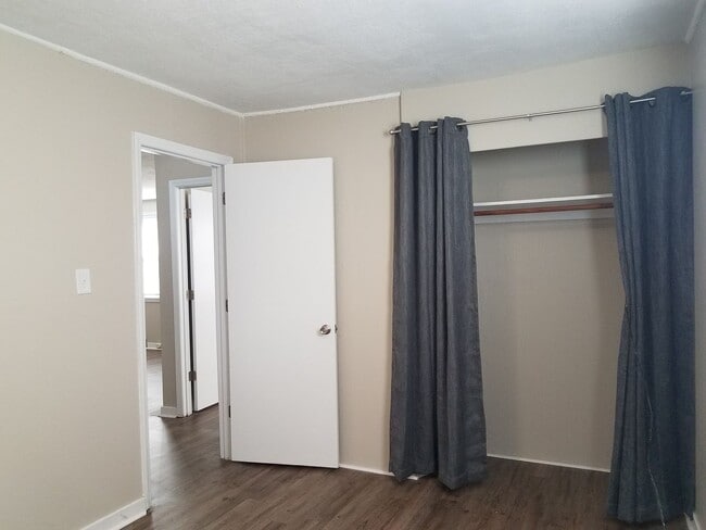Building Photo - Charming two bedroom one bath duplex that is centrally located! Just minutes from area bases, sho...