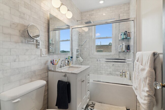 Building Photo - 6 Alton Ct