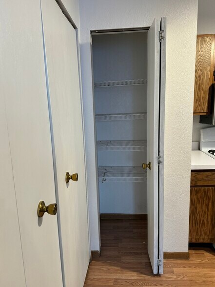 Building Photo - 716 Hilltop Ln