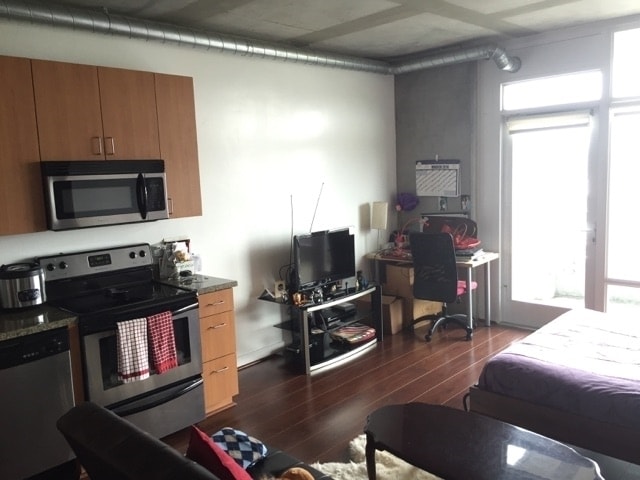 Building Photo - $2,000/month 467 sq/ft Studio at Smart Cor...