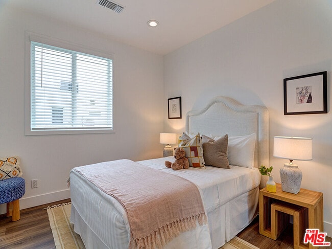 Building Photo - 1278 Meadowbrook Ave