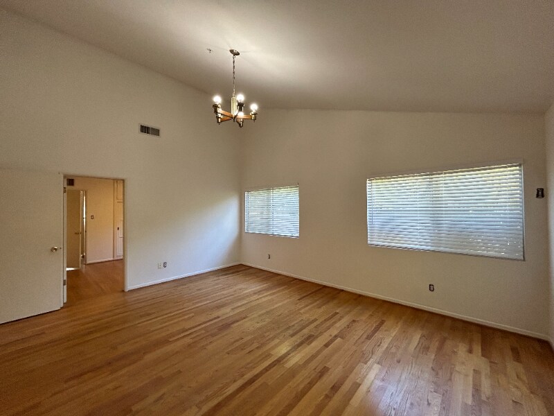 Building Photo - 3305 Jurich Pl