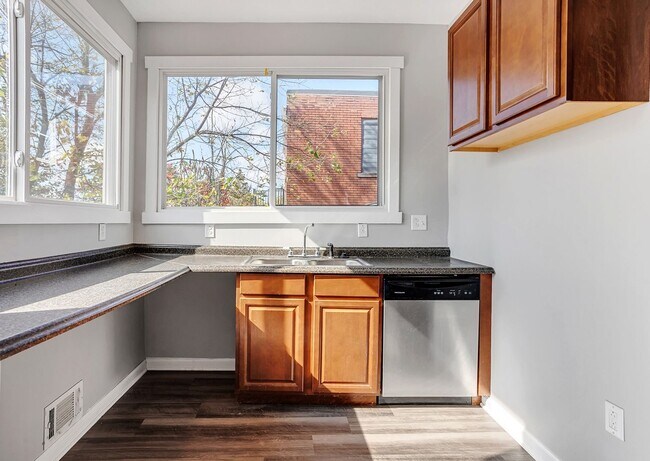 Building Photo - 121 Dilworth St