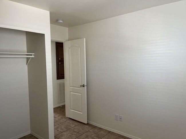 Building Photo - 5303 E Twain Ave