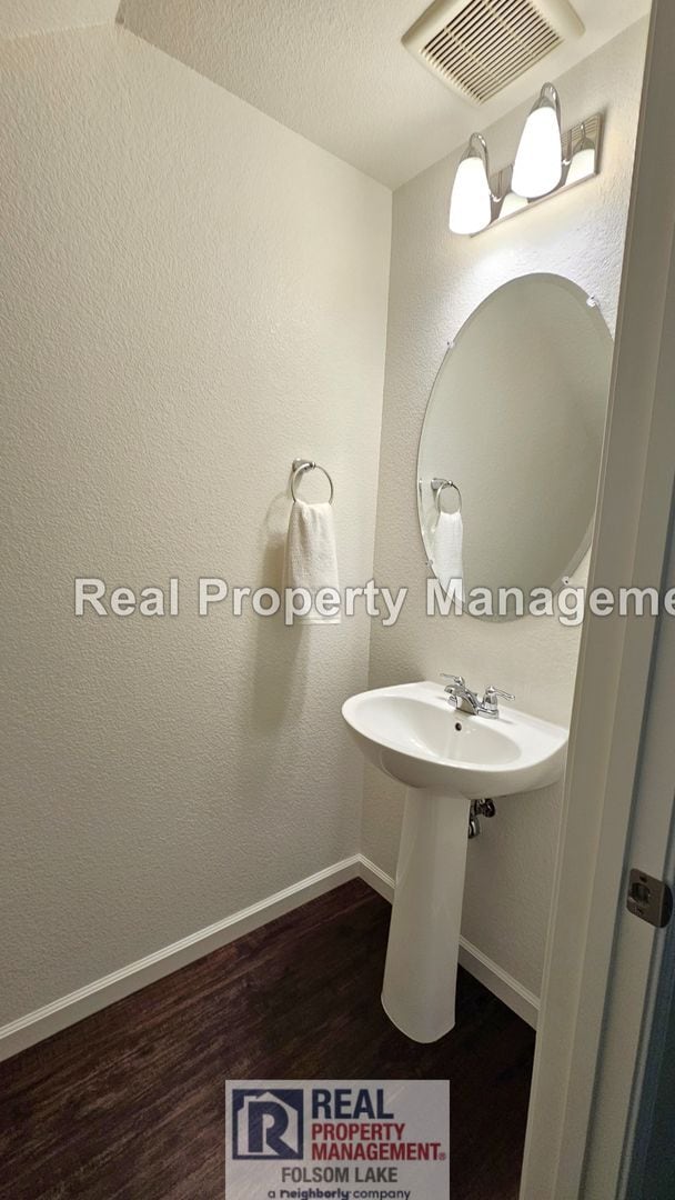 Building Photo - 3 bed 2.5 bath Home | Folsom Ranch - Gated Community | Walk to Dining & Coffee