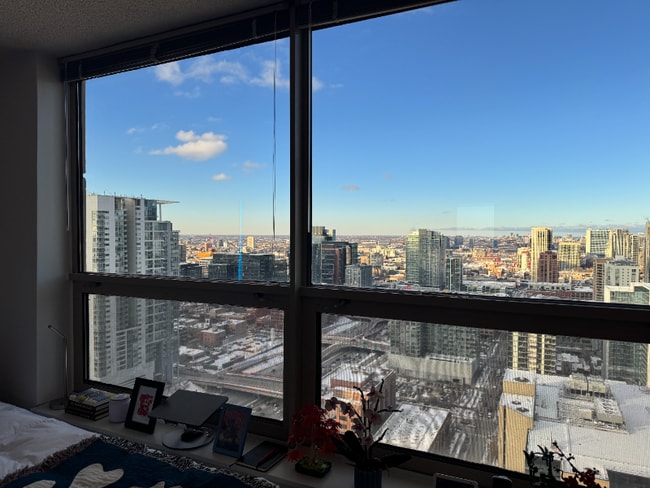 Building Photo - 625 W Madison St