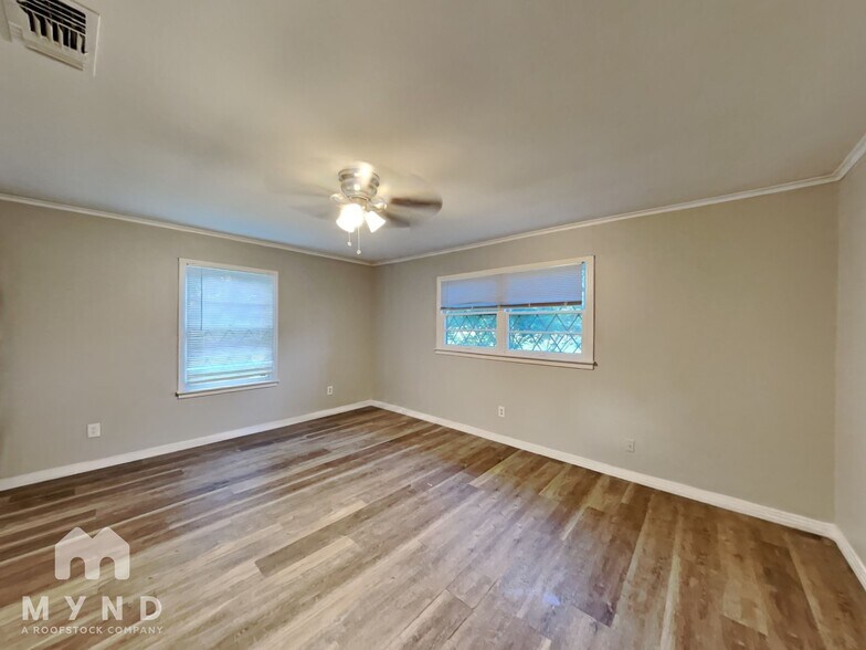 Building Photo - 302 Mc Cartney Blvd