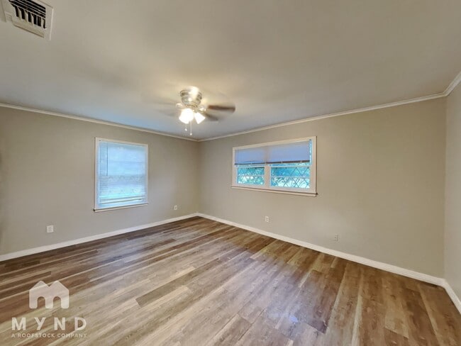 Building Photo - 302 Mc Cartney Blvd