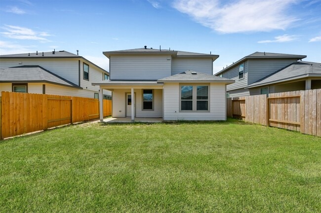 Building Photo - 16609 Merry Pines Dr