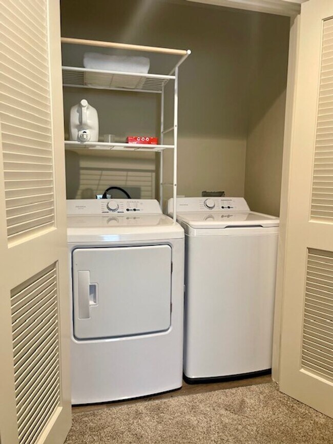 Building Photo - Modern 3 Bedroom 2.5 Bathroom House Close to Downtown Nevada City